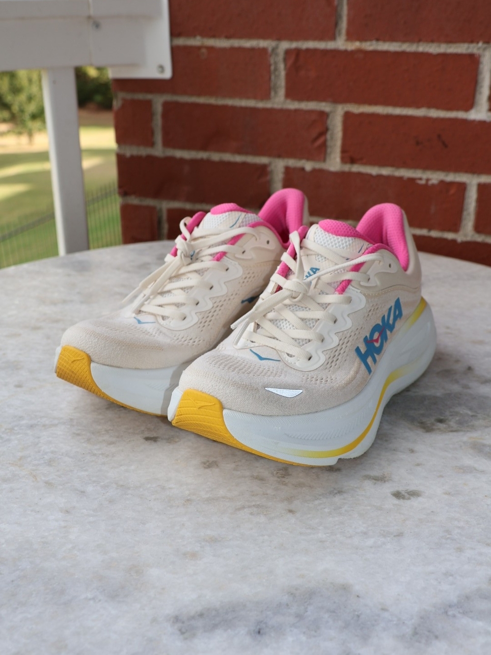HOKA Bondi 9 "Alabaster / Birch"
